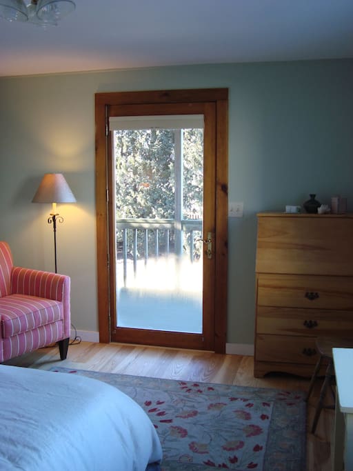 Private entrance off deck into room.