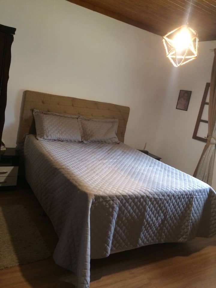 Soba 1 - bračni krevet (1,6x2)