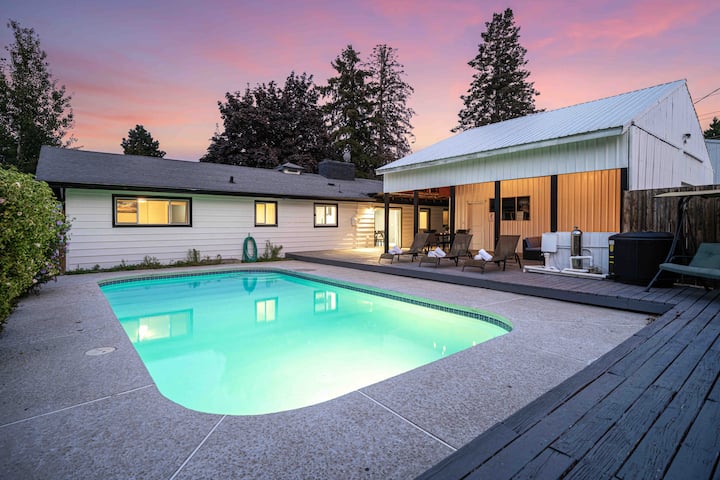 Sunny Pool & Hotub Bed & Breakfast