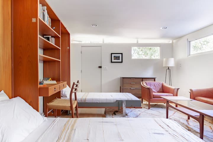Mid-Century Laurel Canyon Retreat gallery image 2