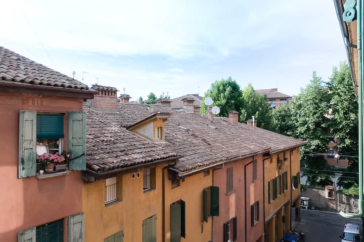 Casa Maltoni, 2br, A/c Apartment In Charming Road - Bologna