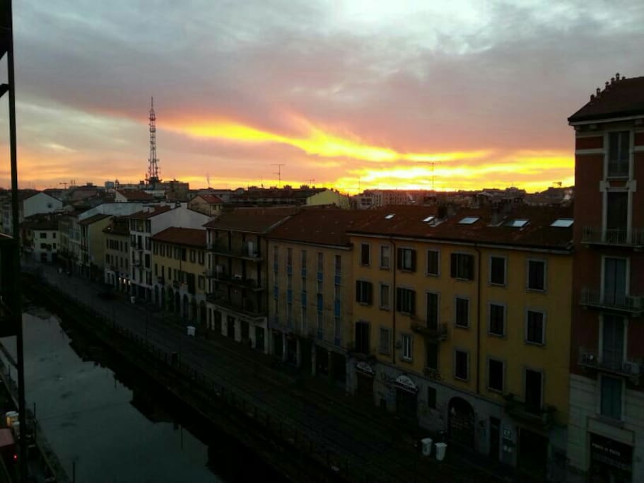 Naviglio L'alba vista da casa mia