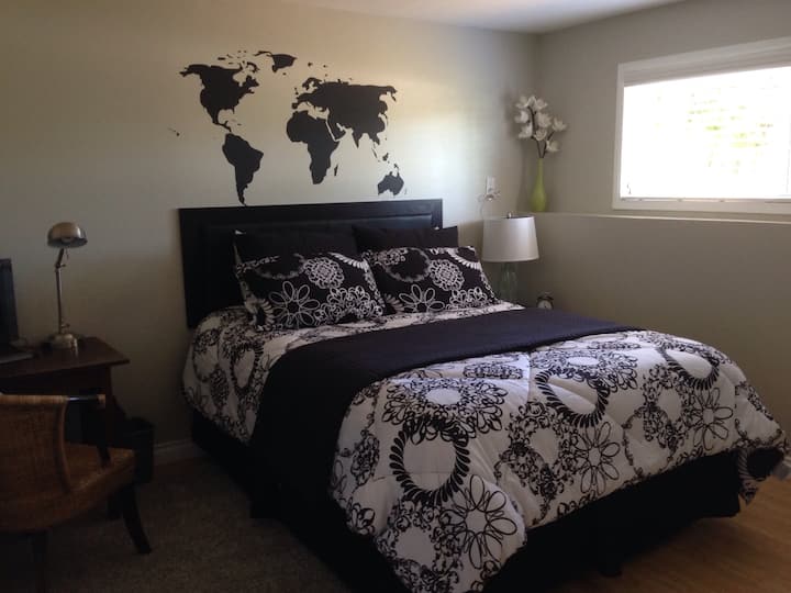 2 bedroom 1 bathroom full kitchen private suite.