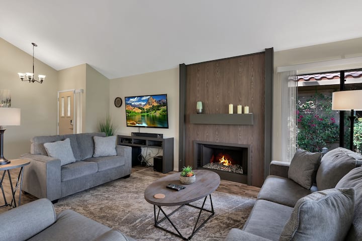Beautiful Palm Desert Retreat On A Golf Course - Palm Desert, CA