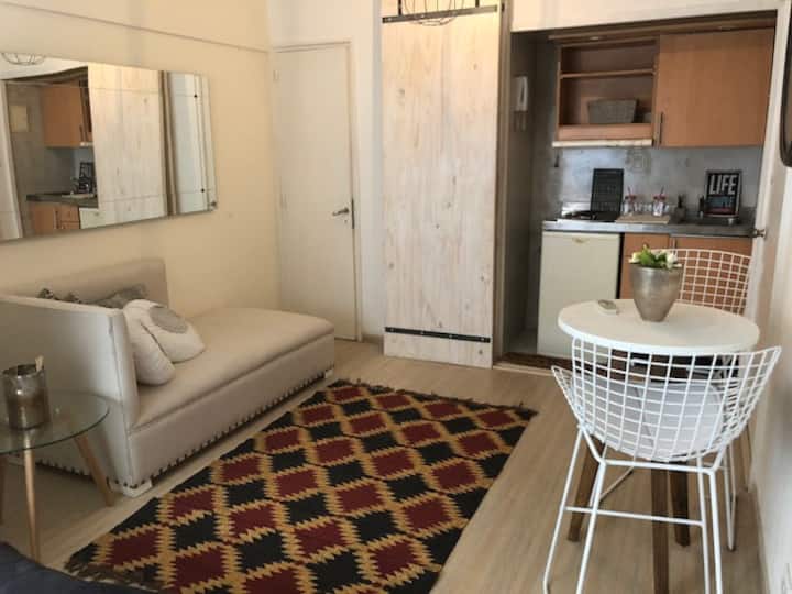 Estudio En Recoleta, A Metros Del Cementerio - Recoleta