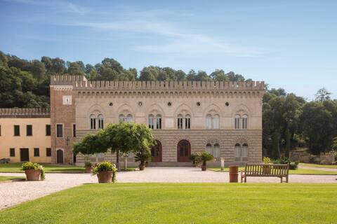 Castello- Stunning ancient Castle with heated pool
