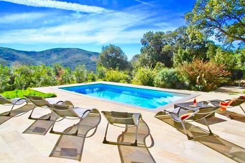 Air-conditioned villa in Farinole with heated pool