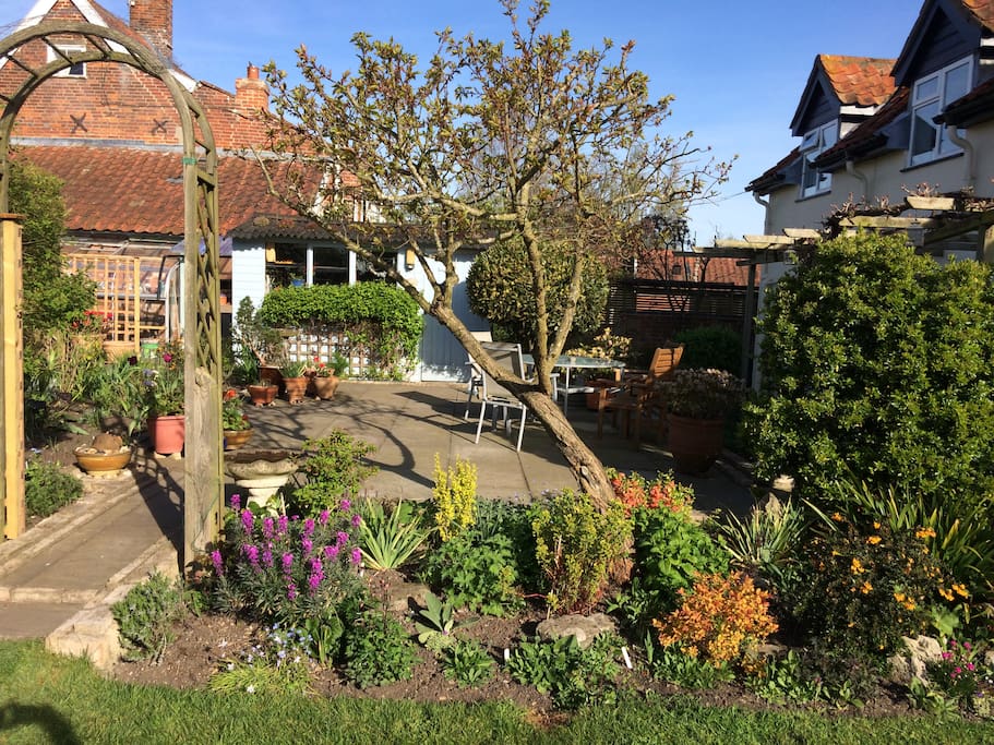 Eat in the garden