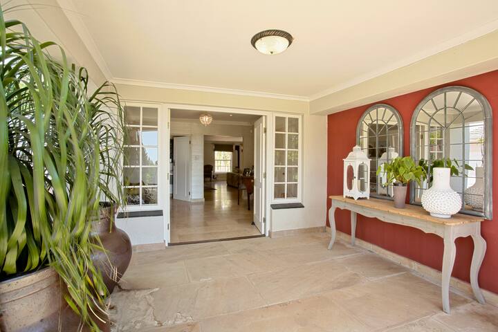 Southernwood 5 bedroomed Luxury Home Constantia gallery image 5