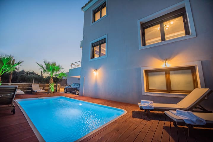 Villa Pellina 100 m from the beach.Private pool gallery image 3