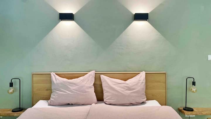 Chambre avec vue sur la nature au sous-sol