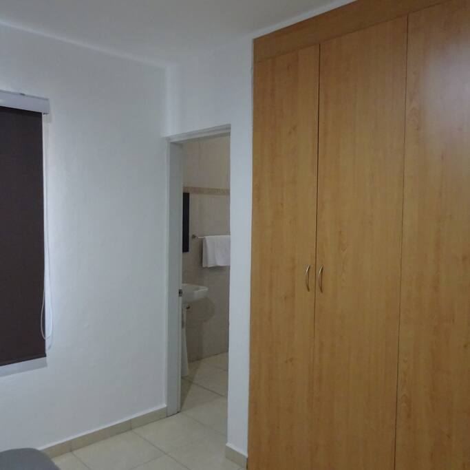 Baño completo de la recámara principal