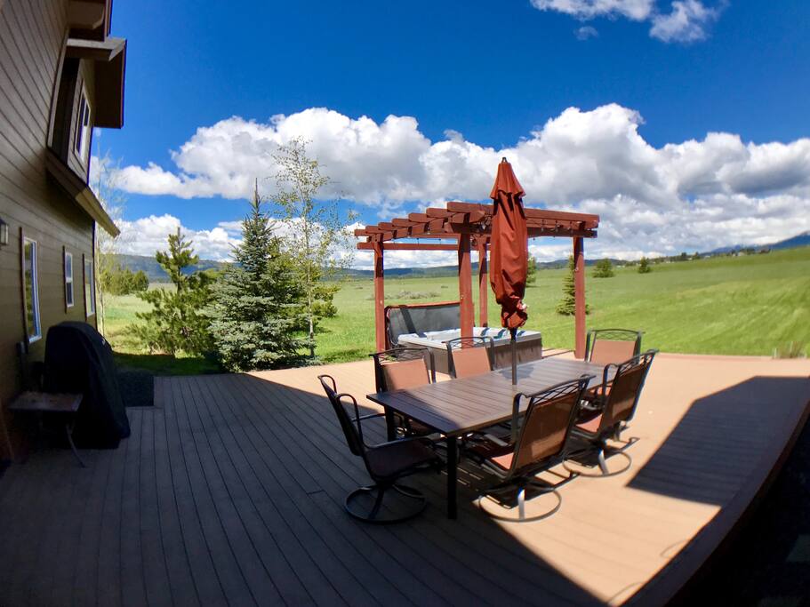 Large Deck with Grill