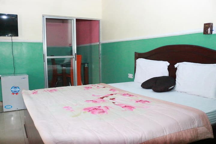 L & L Executive Hotels  - Royal Room