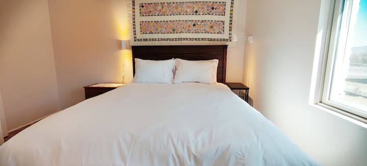 Cute, cozy sweet dreams in queen bed! bedroom number 2