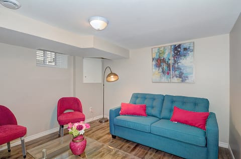 Popular Airbnb listing: Modern Downtown Cozy Apartment. in K W Hospital