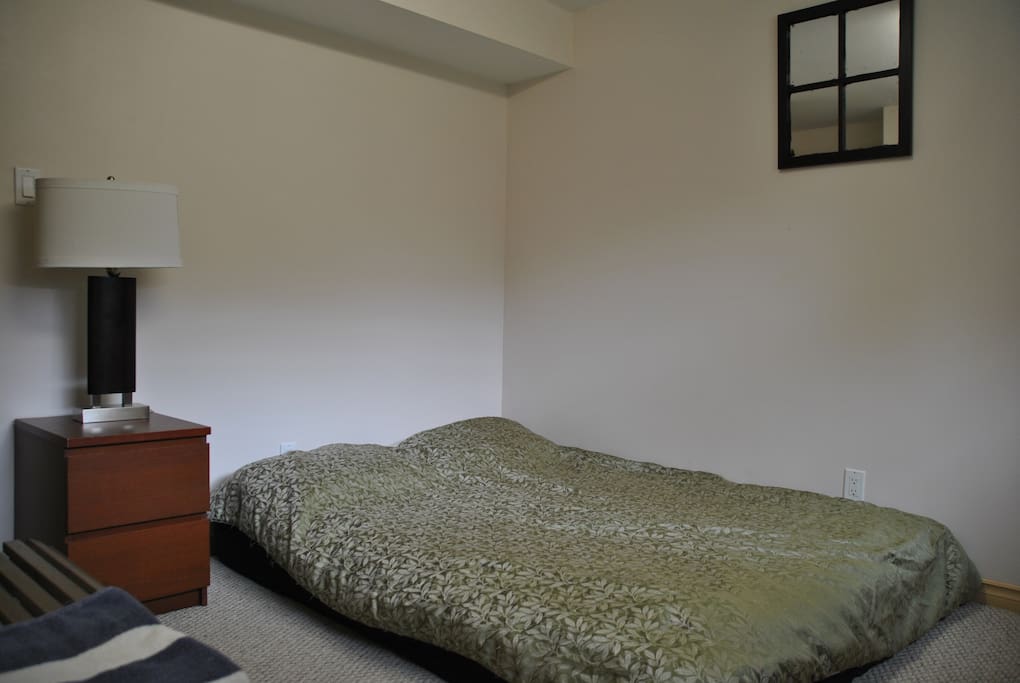 Bed, night table, lamp, bench & mirror