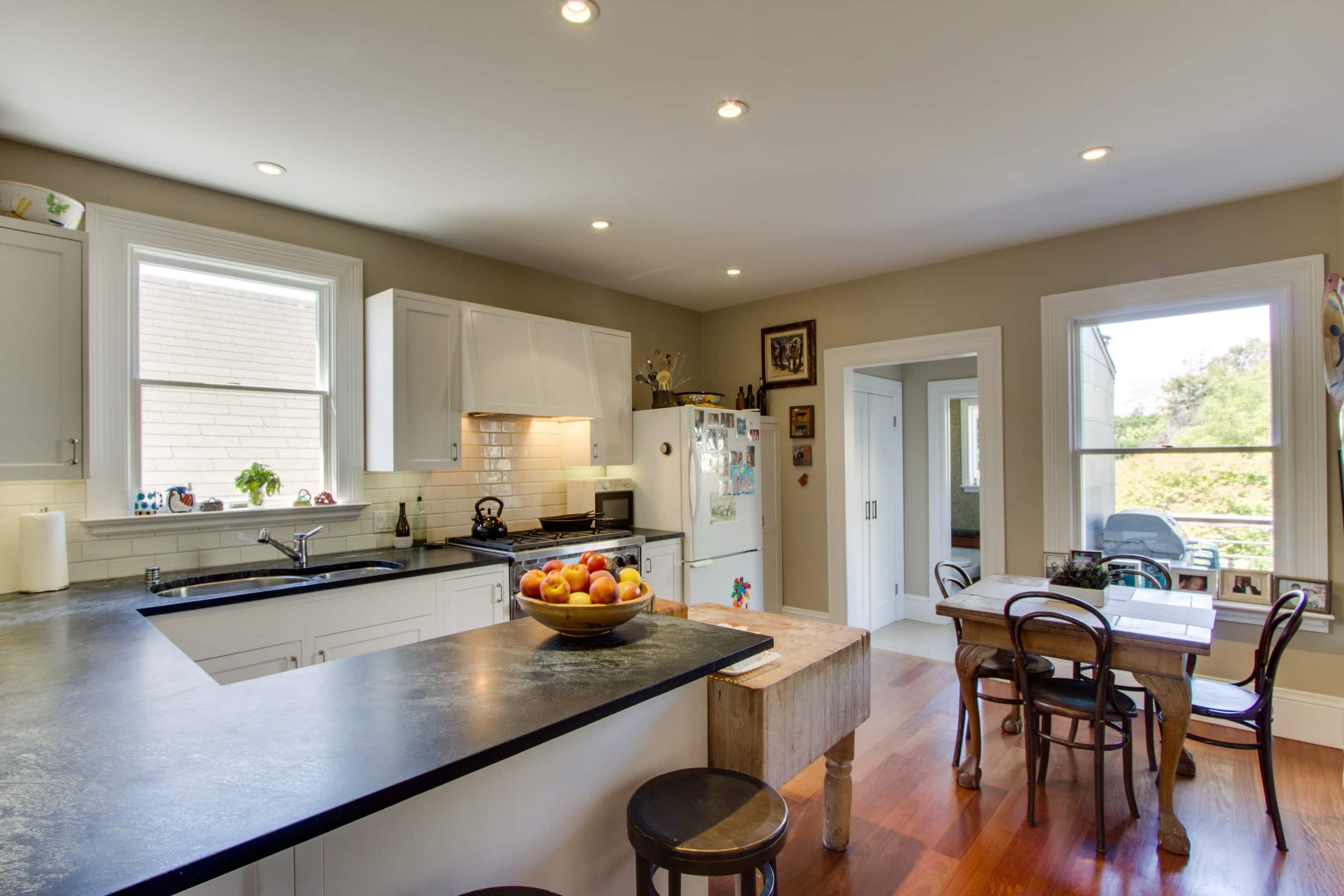 Home in San Francisco · ★4.98 · 3 bedrooms · 3 beds · 2 baths - Image 13
