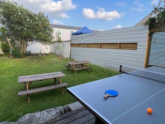 Steps from Frenchmen St, Big backyard & Yard games gallery image 4