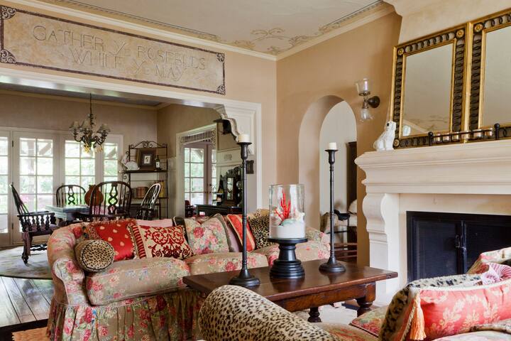 Charming English Cottage gallery image 3