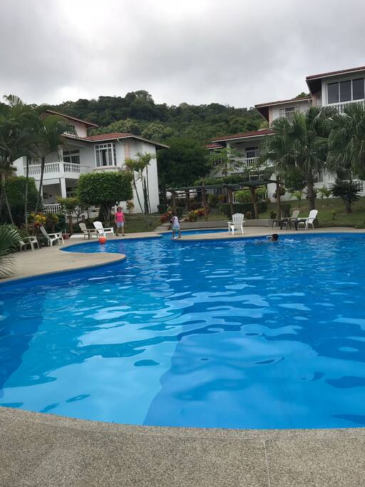 PISCINA