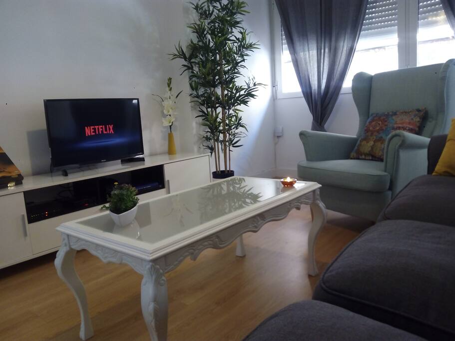 Si tienes un rato para relajarte, disfruta de tus series o películas favoritas en Netflix.