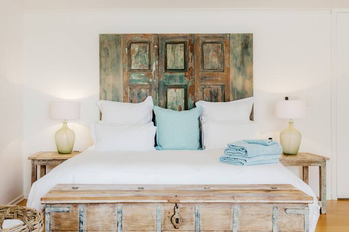 Cape Town Villa. Exquisite View of Table Mountain gallery image 3