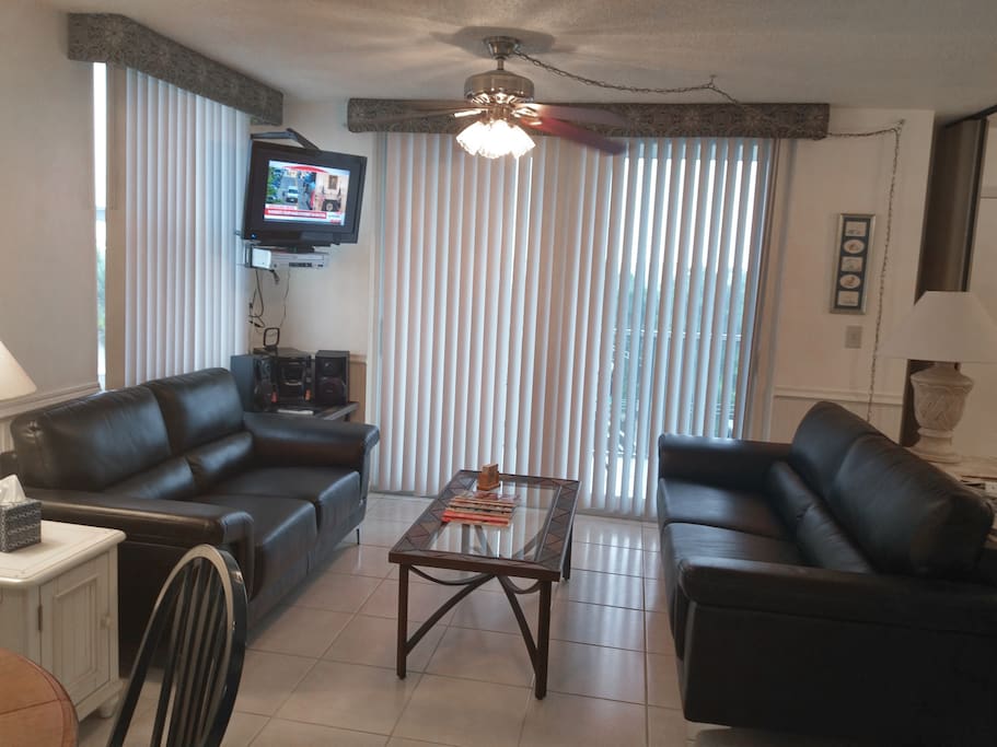 The new, comfortable leather love seat and sofa make for a very relaxing afternoon or evenings after enjoying the local attractions or beach.