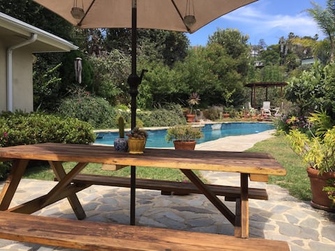 Own bed/bath Best deal in Hollywood