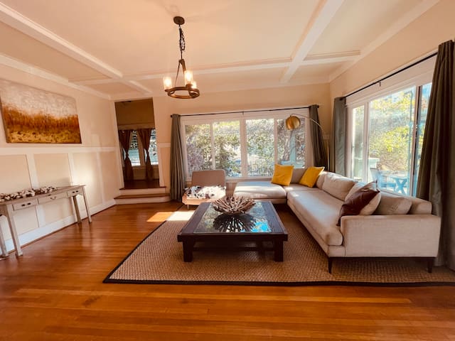 9 BEDRM 4500SqFt MANSION-ETTE PALM TREE VIEWS