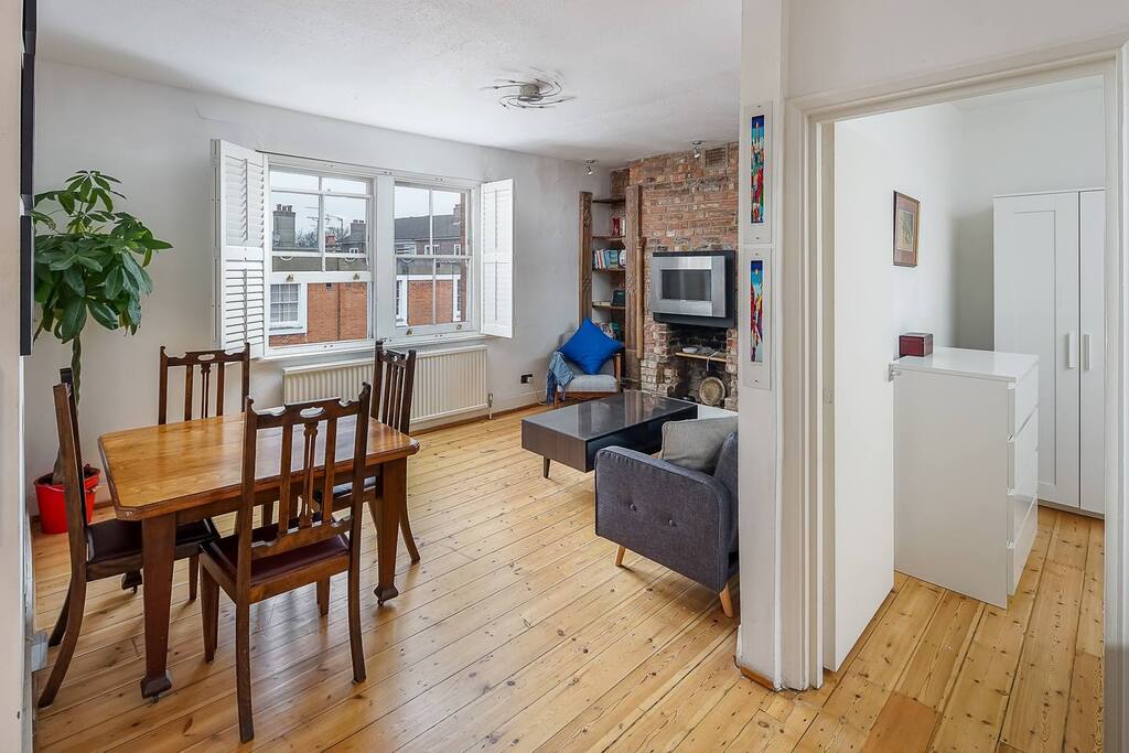 Bright flat with lovely views