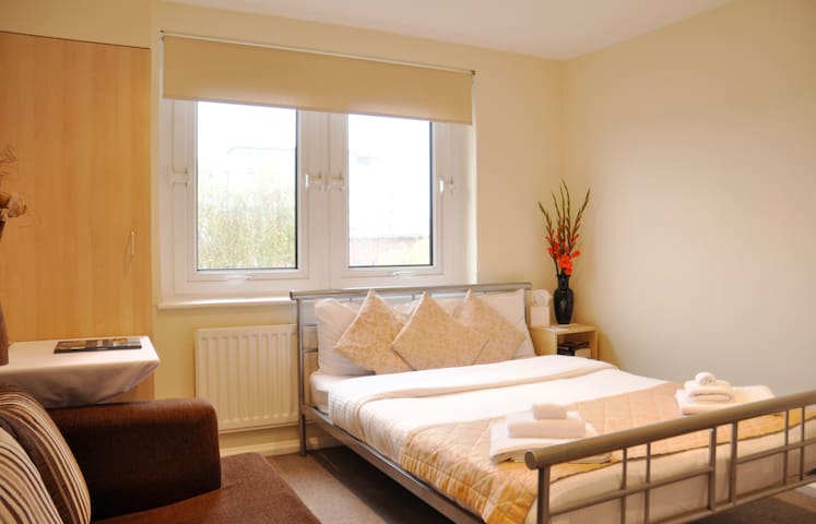 LUX City Centre Room with PARKING