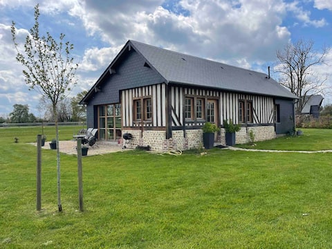 Propriété Airbnb réussie: Charming Normandy cottage, at the foot of horses! à Eure