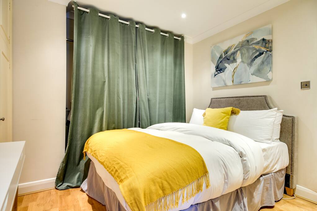 The property has everything you need; including 2 bedrooms...