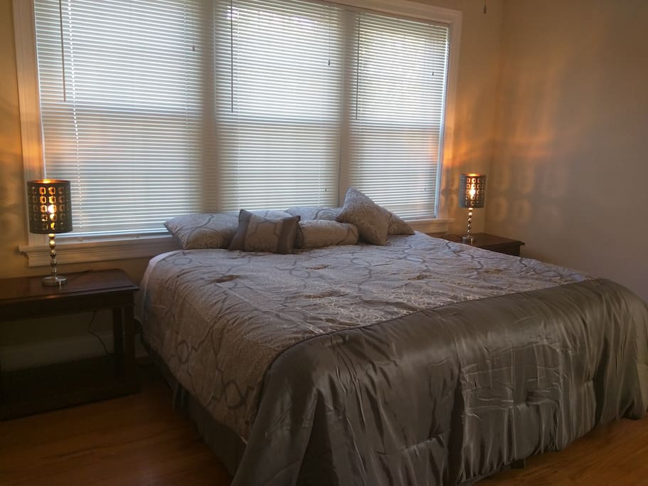Master Bedroom (King size bed)