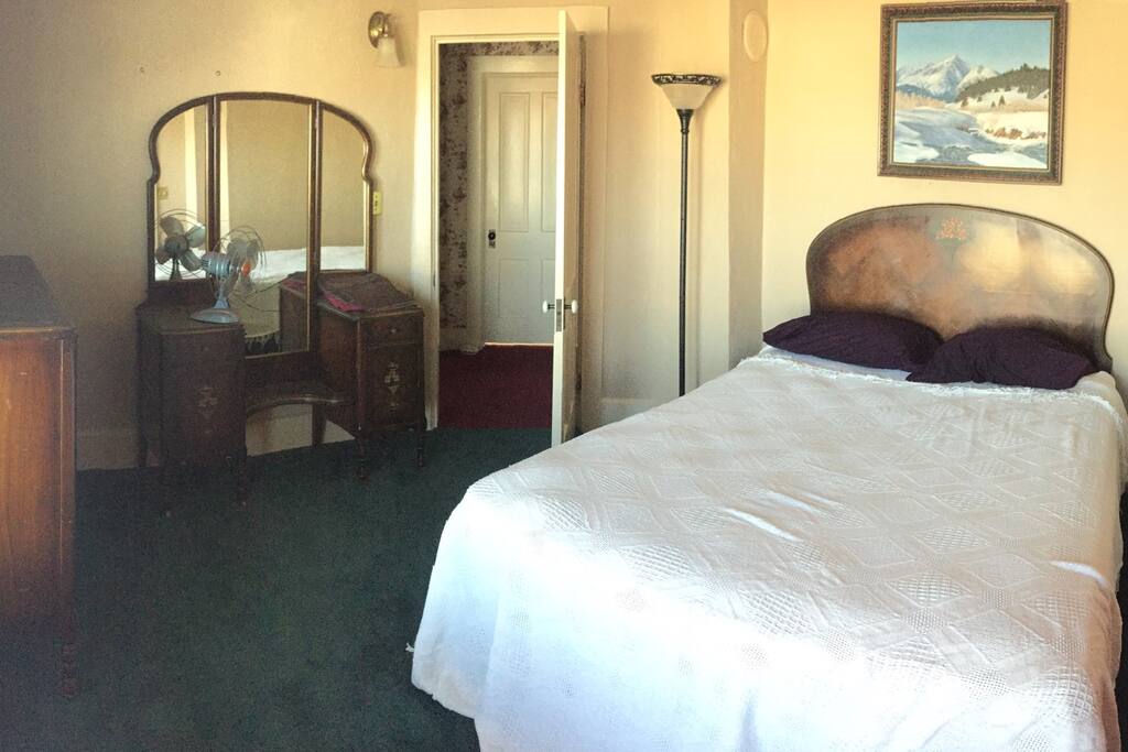 Bedroom with queen size bed.