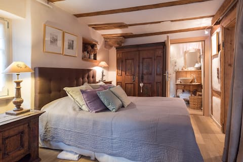 A balcony overlooking a garden - The Little Wolf