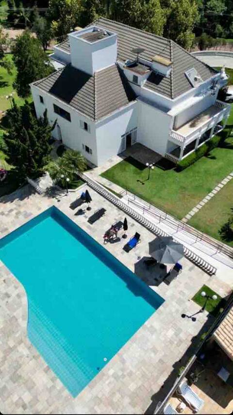 Magnificent mansion with 9 en-suites in a condominium