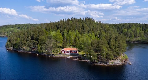 Successful Airbnb property: Dream place by the lake in Alingsås
