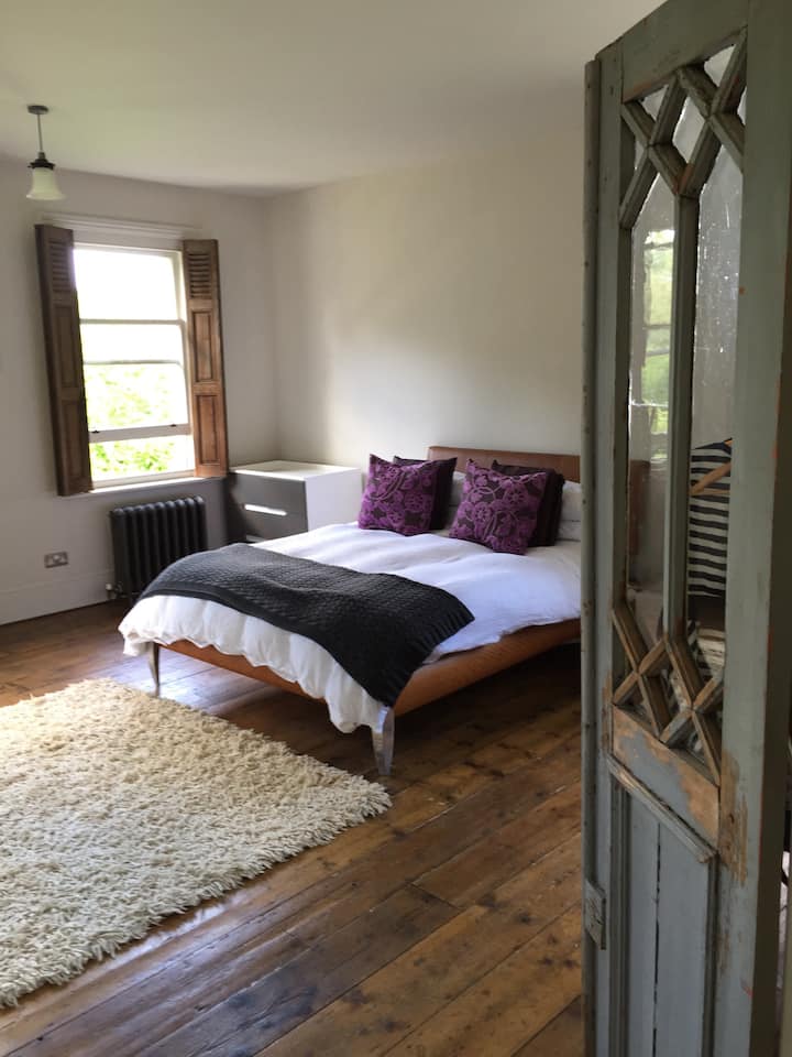 غرفة النوم 1 - سرير بمقاس كينج