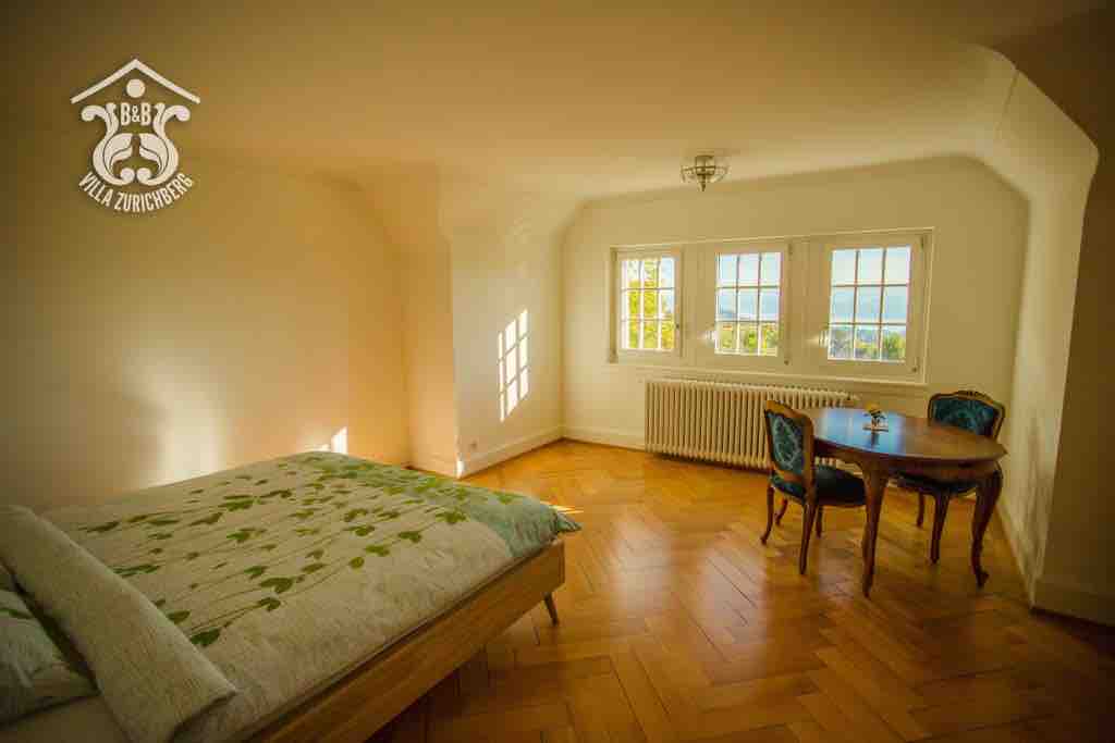 zimmer 6 mit dem gesamten Blick auf den Zürichsee