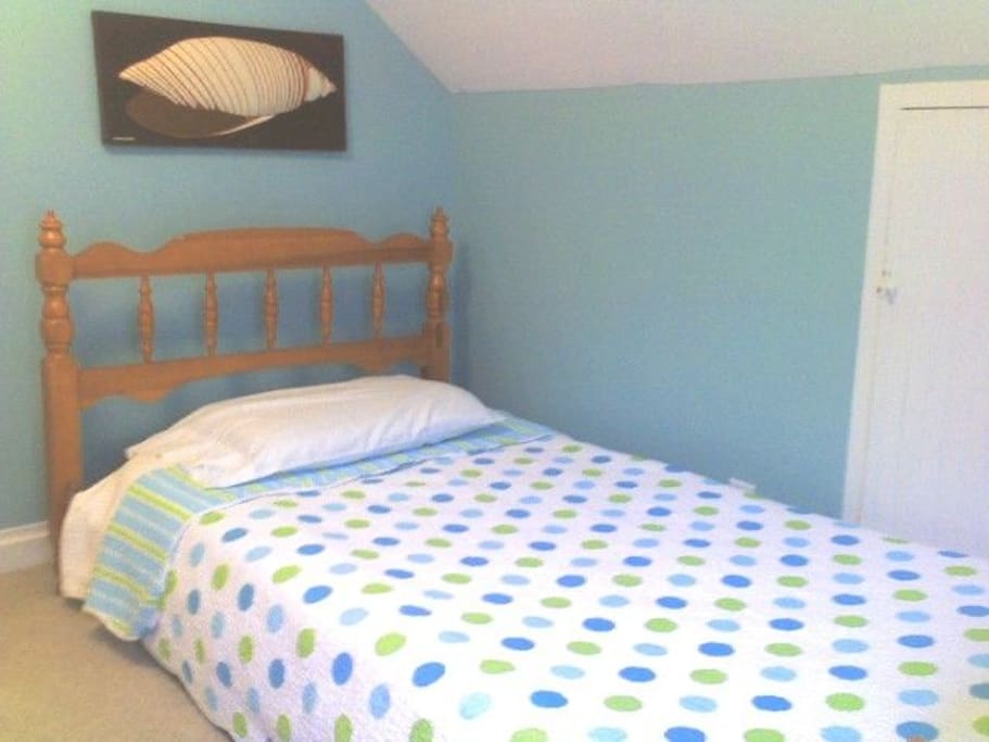 Upstairs Bedroom - Single Bed