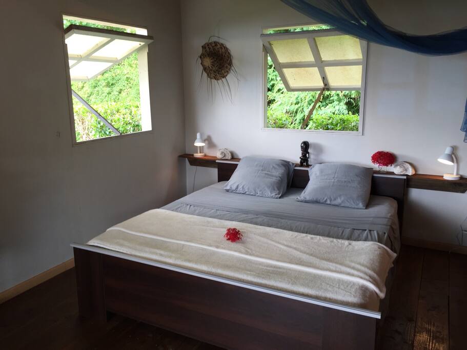 Grande chambre. King size bed 180