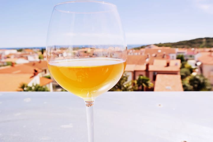 STUDIO CITY - Romantic and cosy