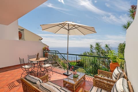 Beautiful house with panoramic views of countryside and sea | Moradia Falesia