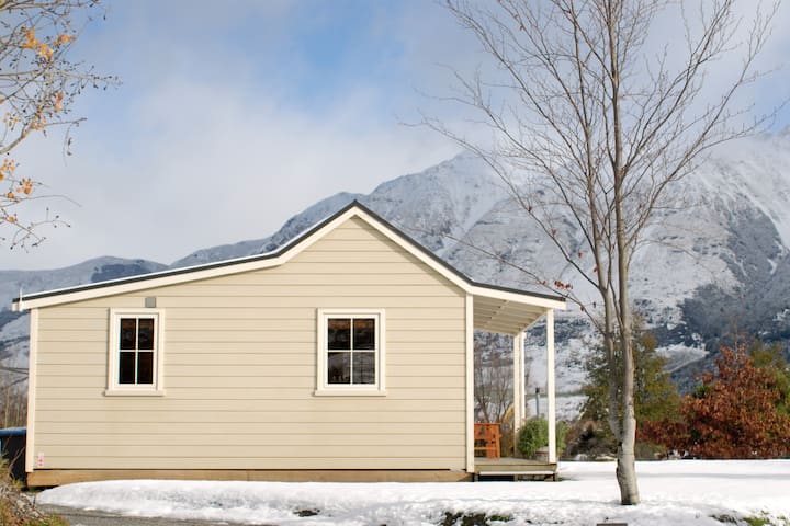 Charming  Glenorchy Cottage - No cleaning fee