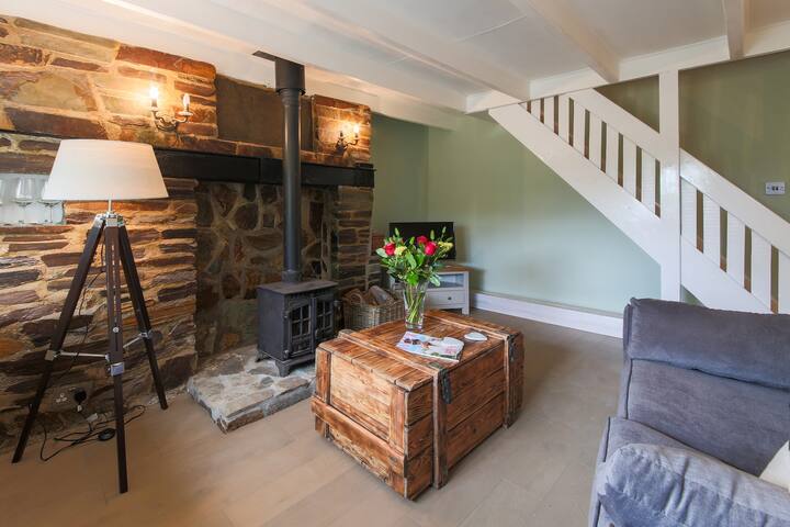 Coastal Cottage Retreat Near Mawgan Porth Cottages For Rent In
