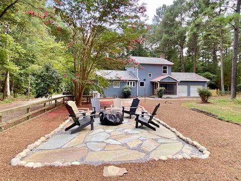 Holly Hill: Quiet Wooded Retreat Close to Beaches