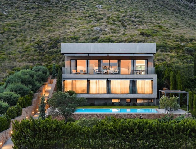Modern Luxury Villa with Stunning Views