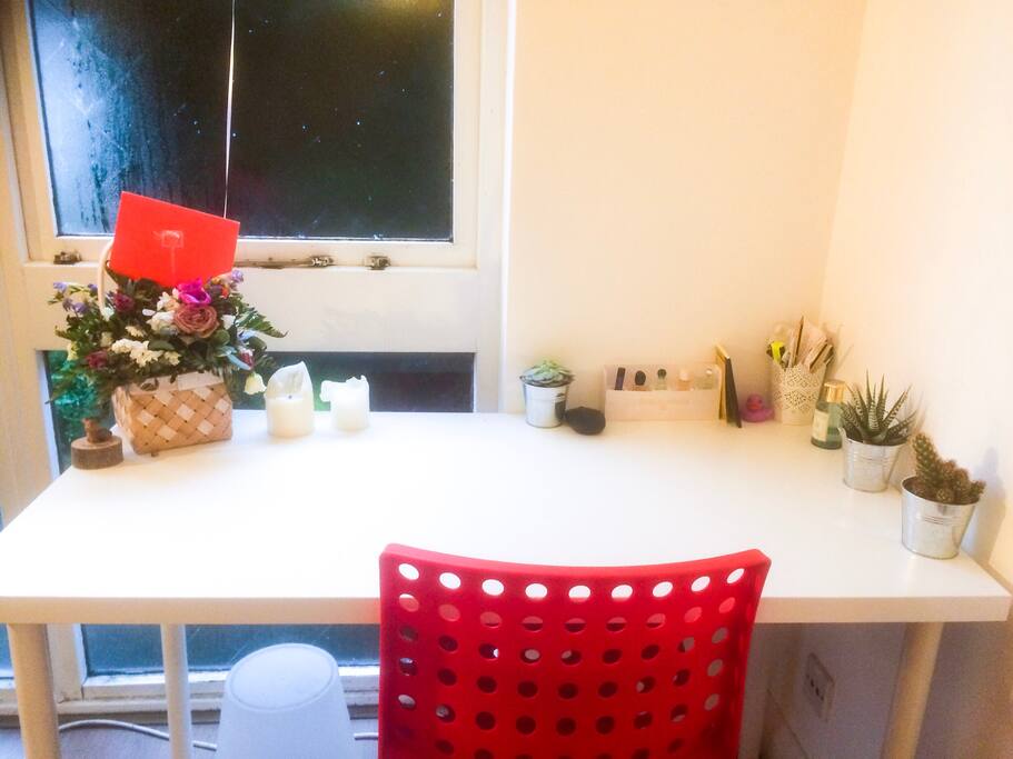 Work desk